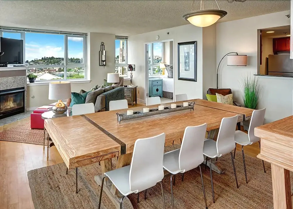 Centennial Tower Bay View Penthouse - Three Bedroom Apartment with Fir