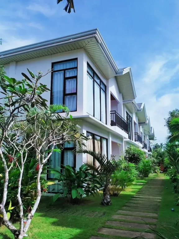Tana Mysterious garden