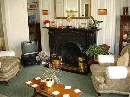 Ashgrove House