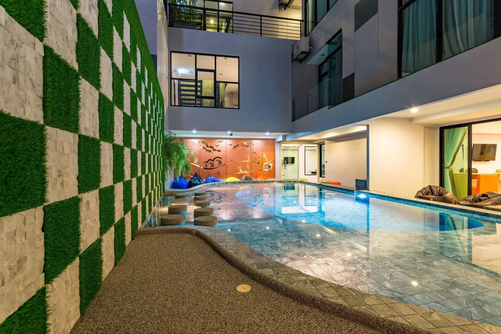 OneLoft Hotel