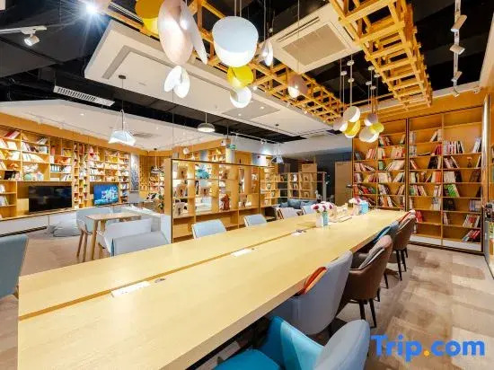 Jinnang Youth E-sports Hotel (Haikou Guomao Road)