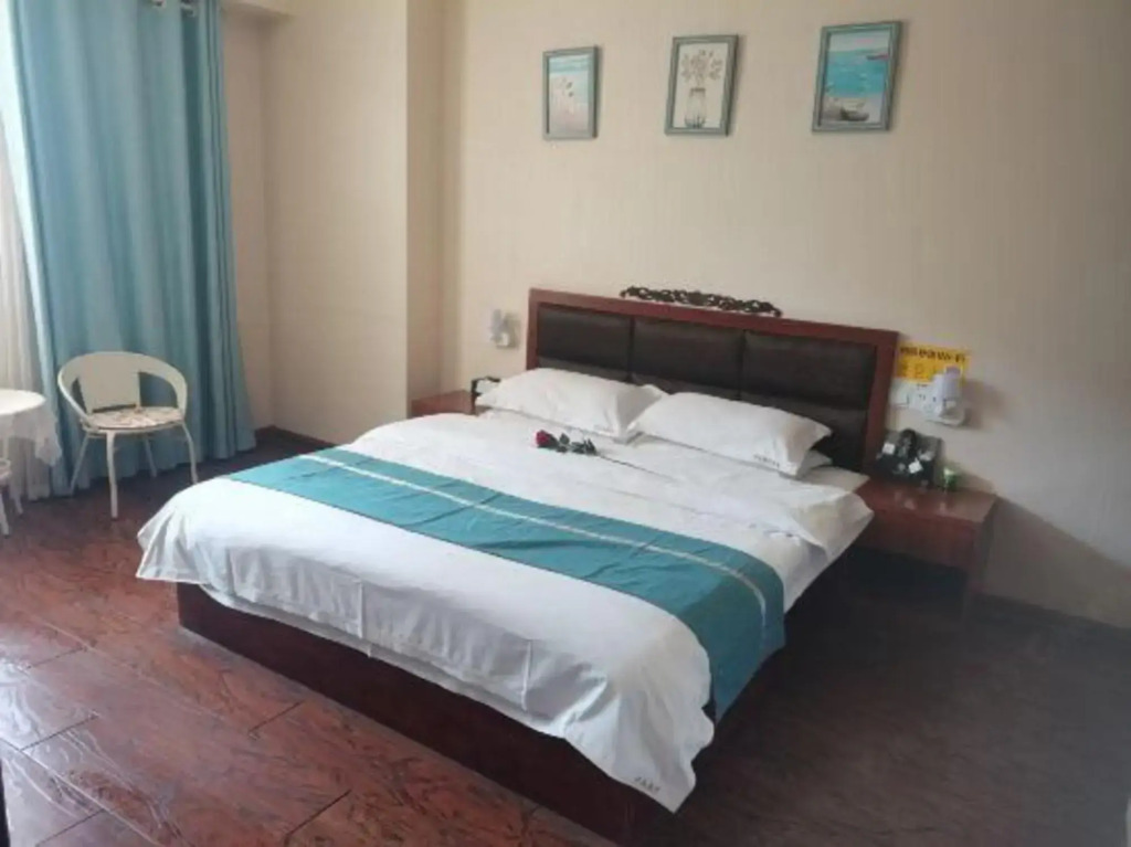Huamei Holiday Hotel