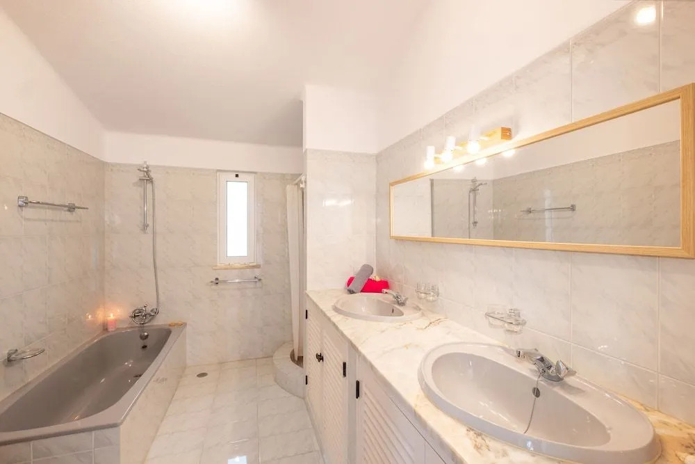Villa Sunshine - Escapadinha tranquila com piscina e BBQ em Armação de Pêra