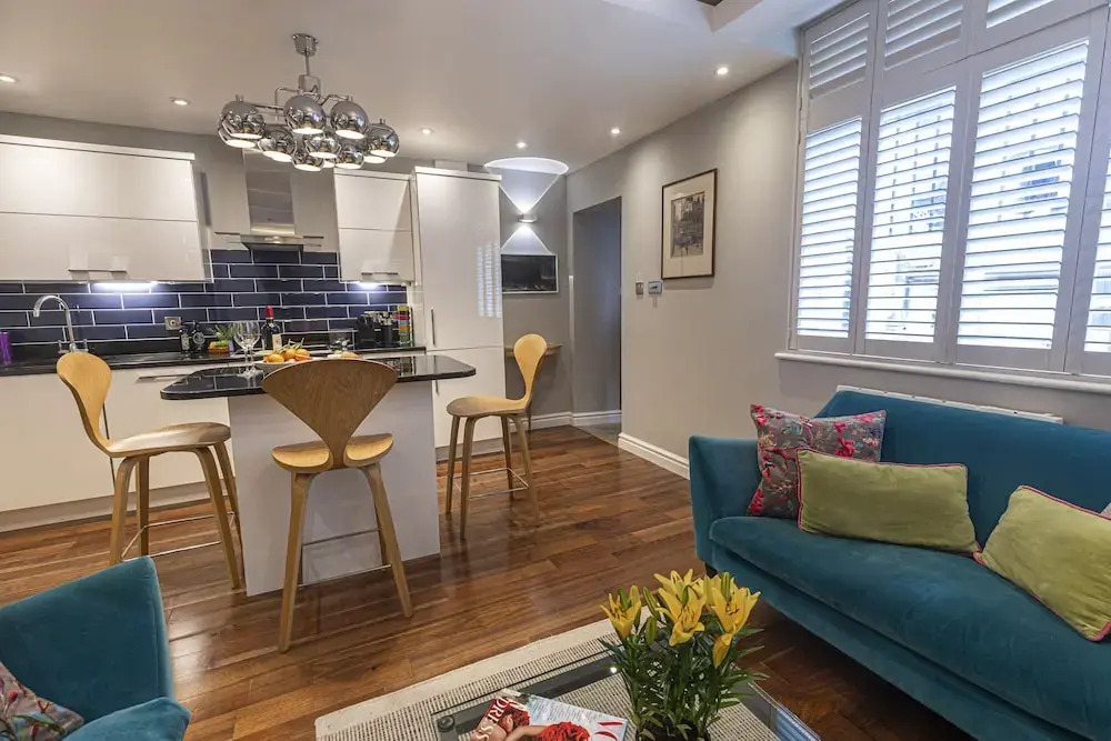 Monthly Discount! Self Isolation w/ Private Entrance and all Amenities, in Notting Hil