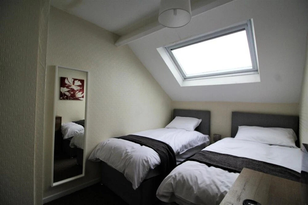 96 TENNENT St Guest House NEW
