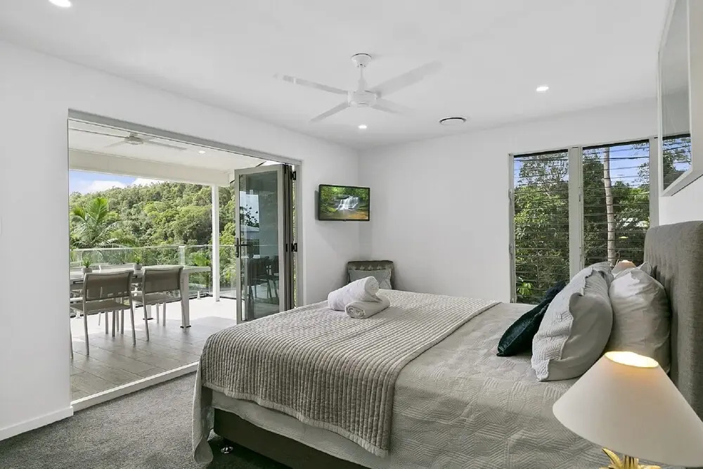 Ocean Views, Luxury Living in Noosa Heads - Unit 2/13 Angler Street