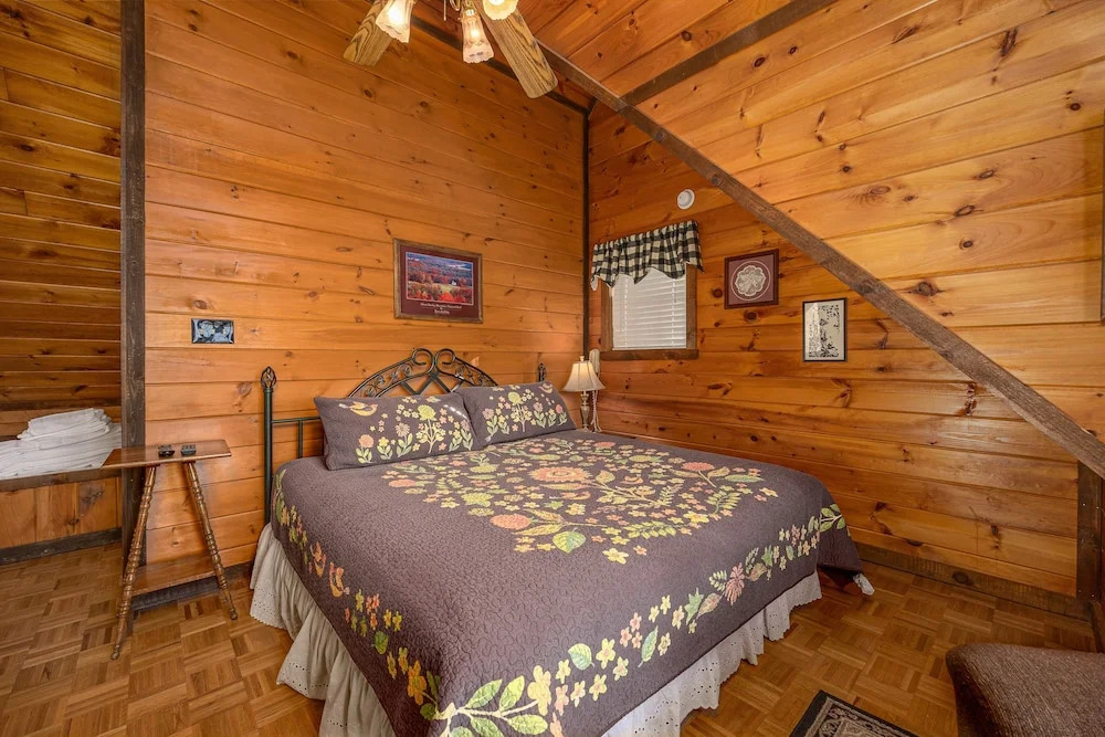 Windsong 2 Br cabin by RedAwning