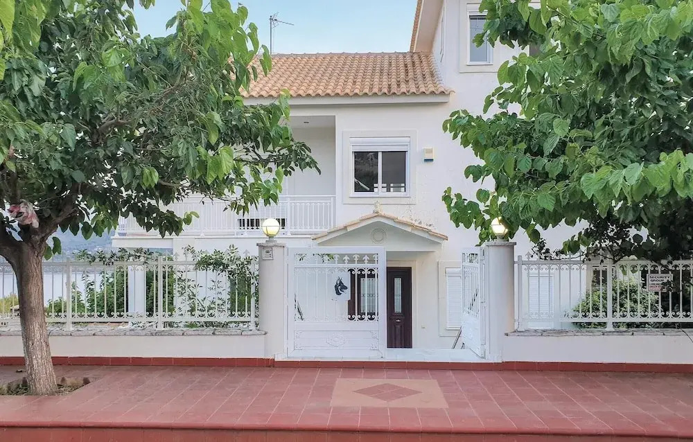 Amazing Home in Theologos with Hot Tub, WiFi & 6 Bedrooms