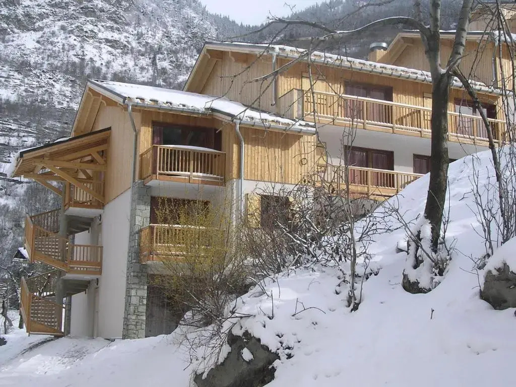 Le Hameau SPA & PISCINE appartement 3 pieces 6pers by Alpvision Residences