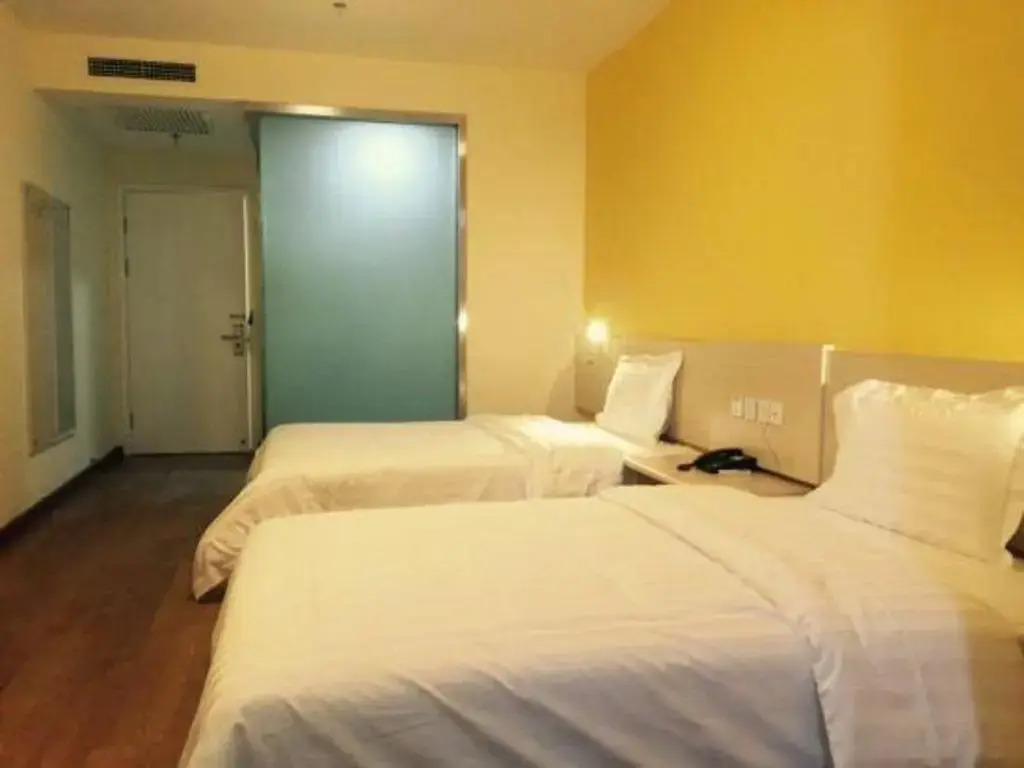 7Days Inn Chain Hotel (Tianjin Jiaotong Institute Caozhuang Subway Station)