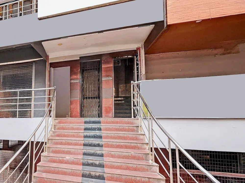 Suite OYO Collection O NAD Near Airport