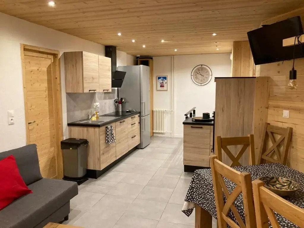 Great 8-pax ski-in ski-out apartment in Tignes Val Claret