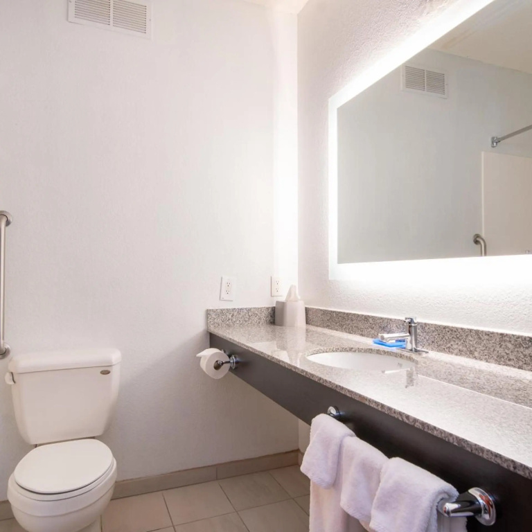 Holiday Inn Express Hotel & Suites Bedford by IHG
