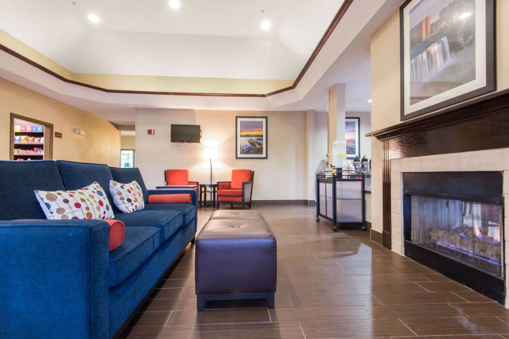 Comfort Suites Rochester Henrietta University Area
