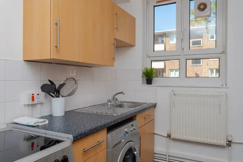 Bright 1 Bedroom Home W/balcony