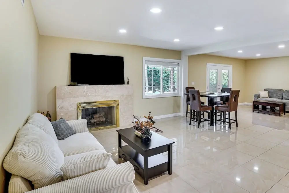 5 Mi to Anaheim Convention Center: Retreat w/ Yard