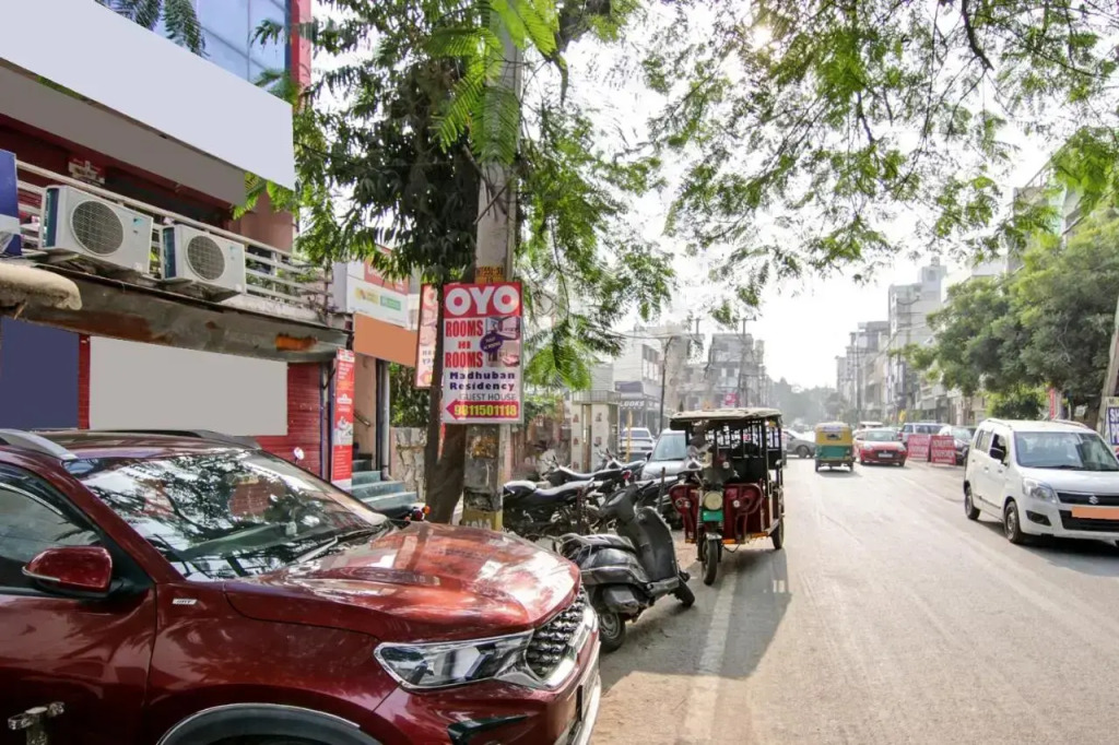 OYO Flagship 70198 Madhuban Residency