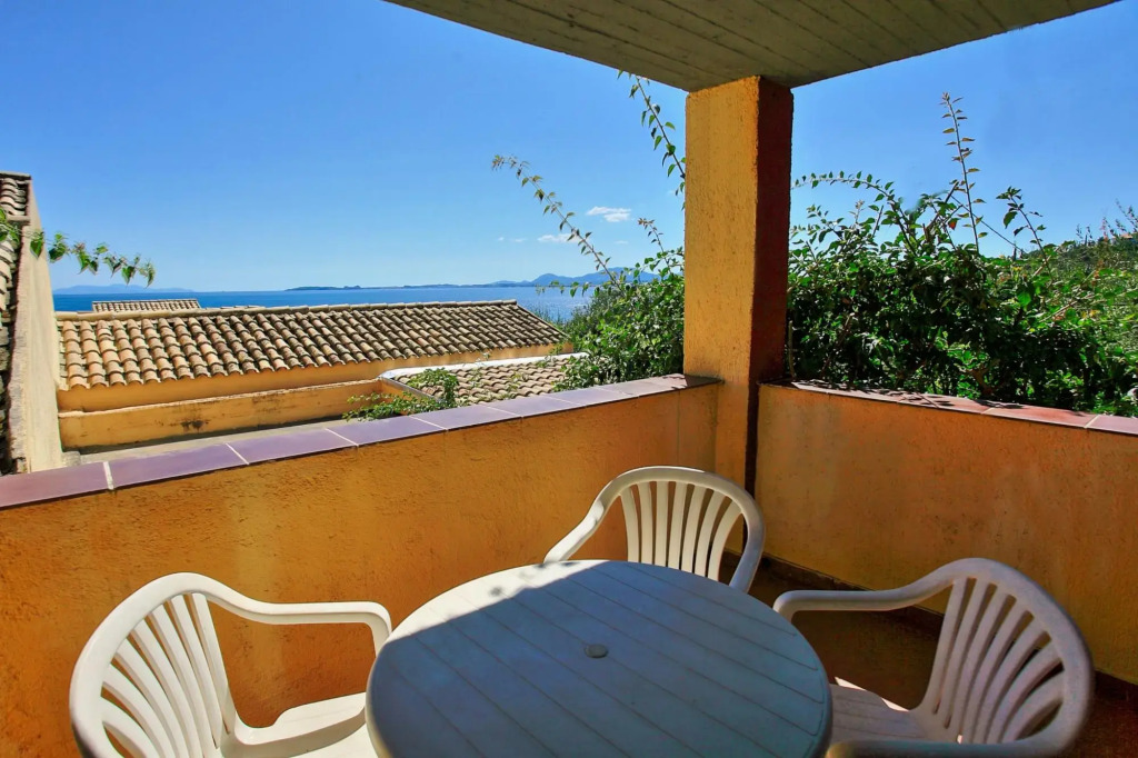 Tinas Apartment in Mparmpati