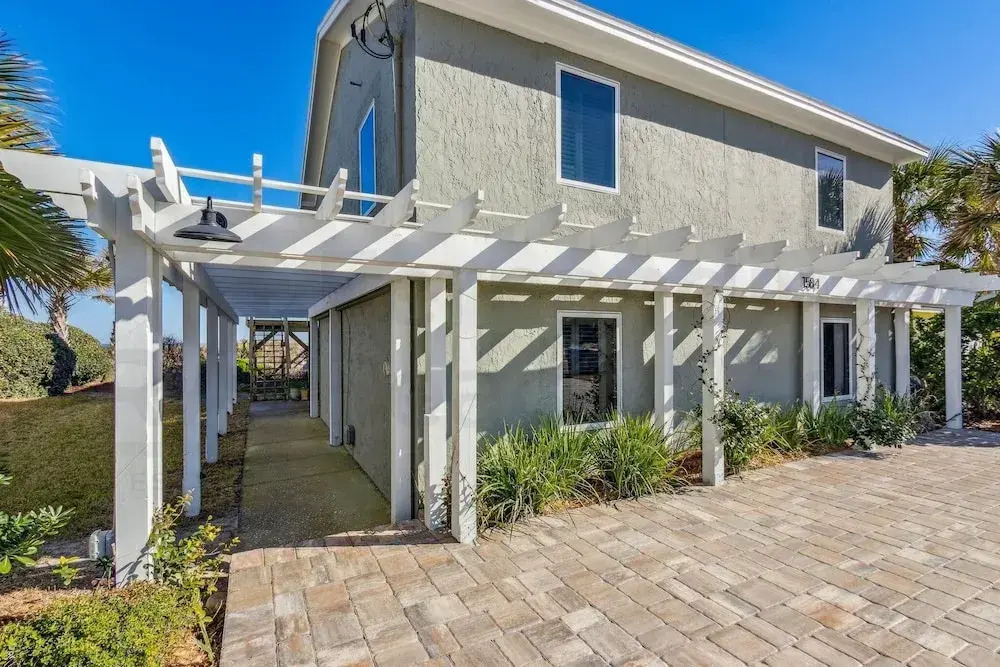 South Fletcher Spacious Family Friendly Home by RedAwning