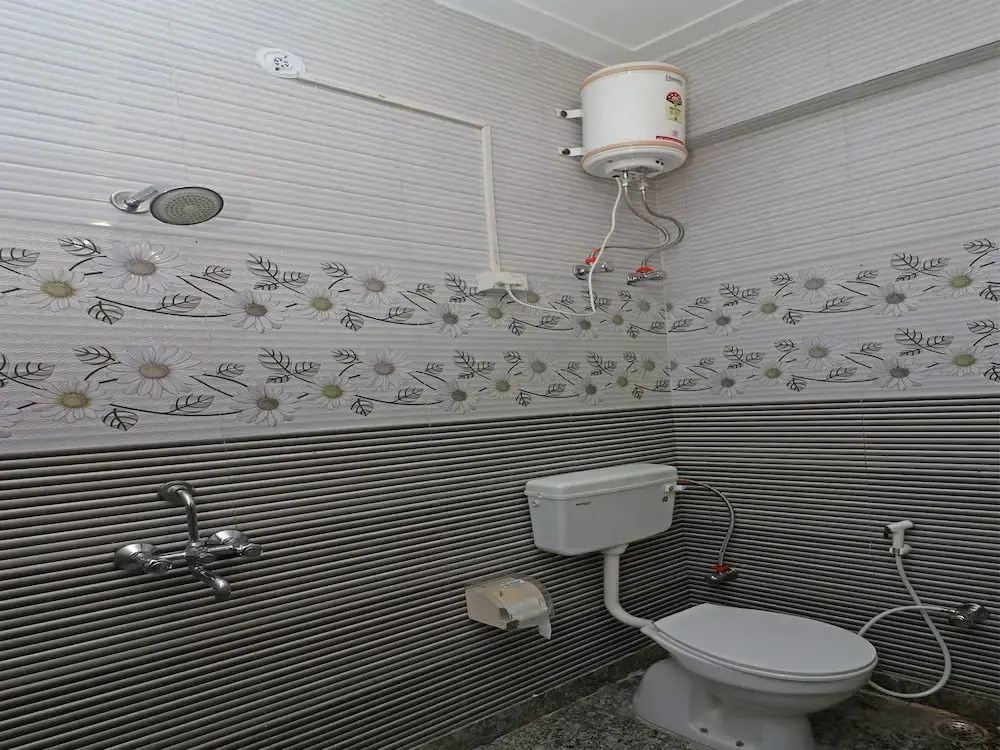 Itsy Hotels Krishna Residency, Govardhan Chauraha