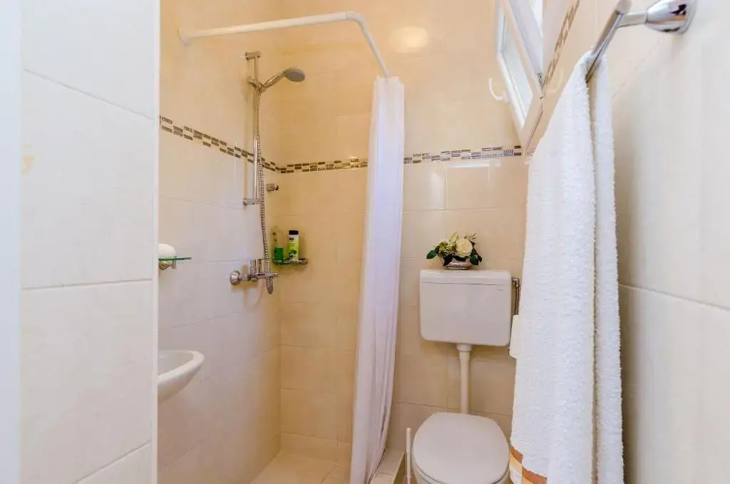 Rooms Batina