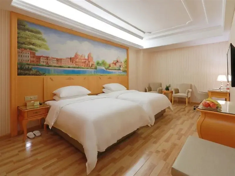 Vienna International Hotel (Fuzhou South Railway Station, Lulei Metro Station)