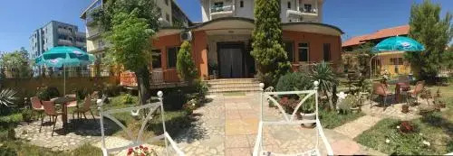 Guroal Holiday House