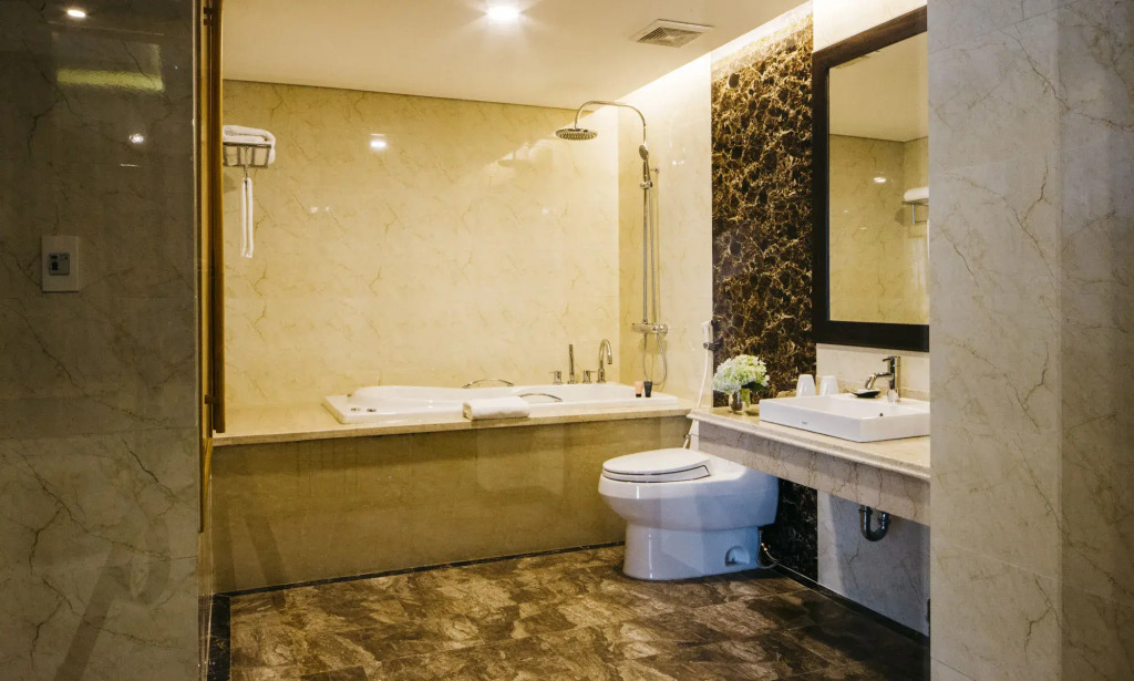 Muong Thanh Luxury Nhat Le Hotel