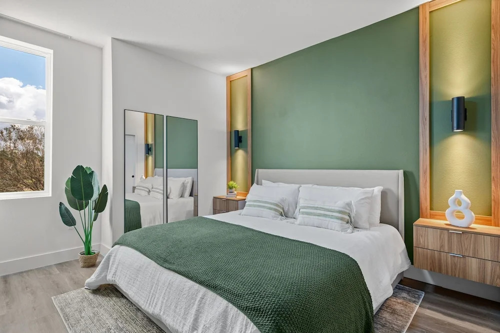 Stylish Home 15 Min to Magic