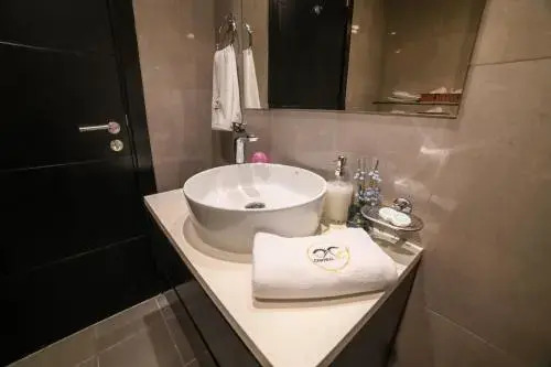 Luton Vacation Homes - Damac Maison Studio, Canal View