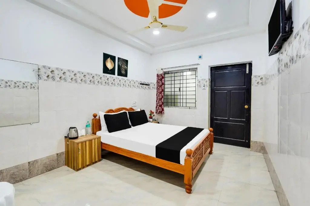 Vishnu Mahal by OYO Rooms