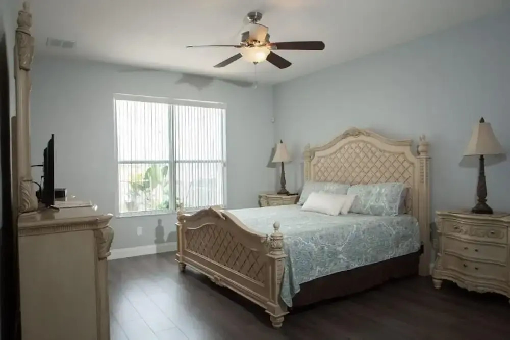 Perfect For Your Family! 4 Bedroom Villa by Redawning