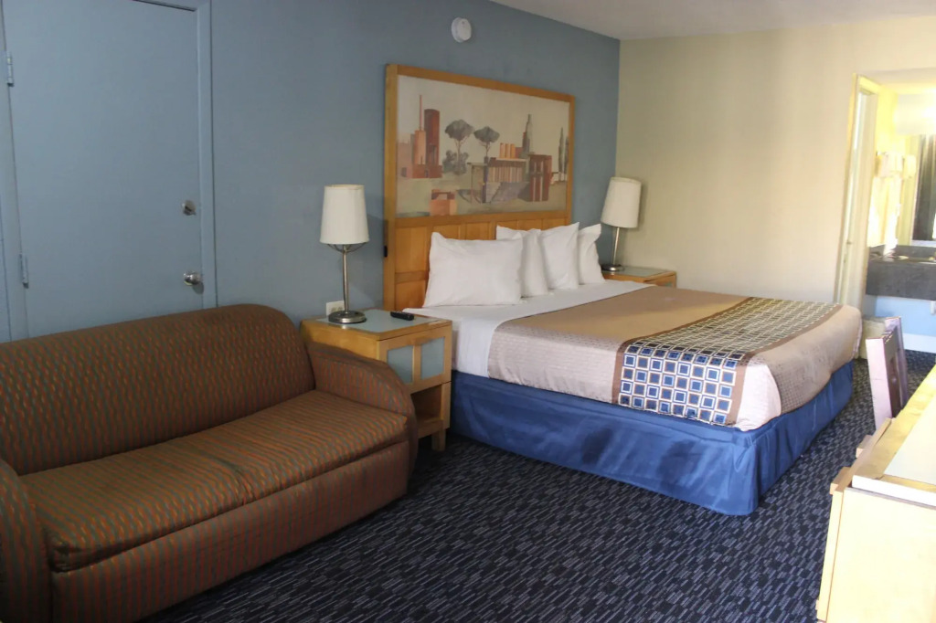 Tampa Inn Near Busch Gardens