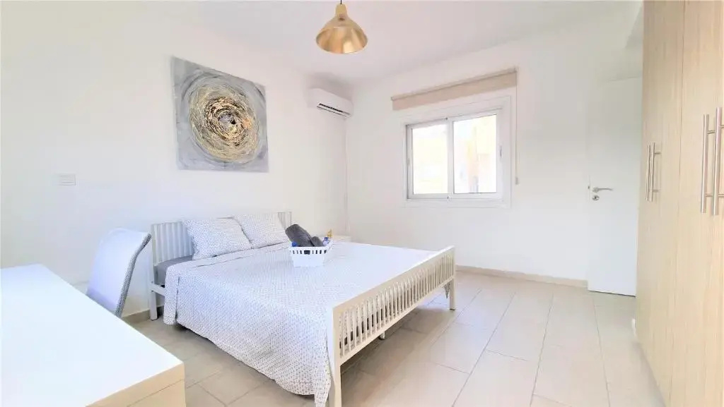 Spacious Lightflooded 2BR Apt / Near Center & Harbour