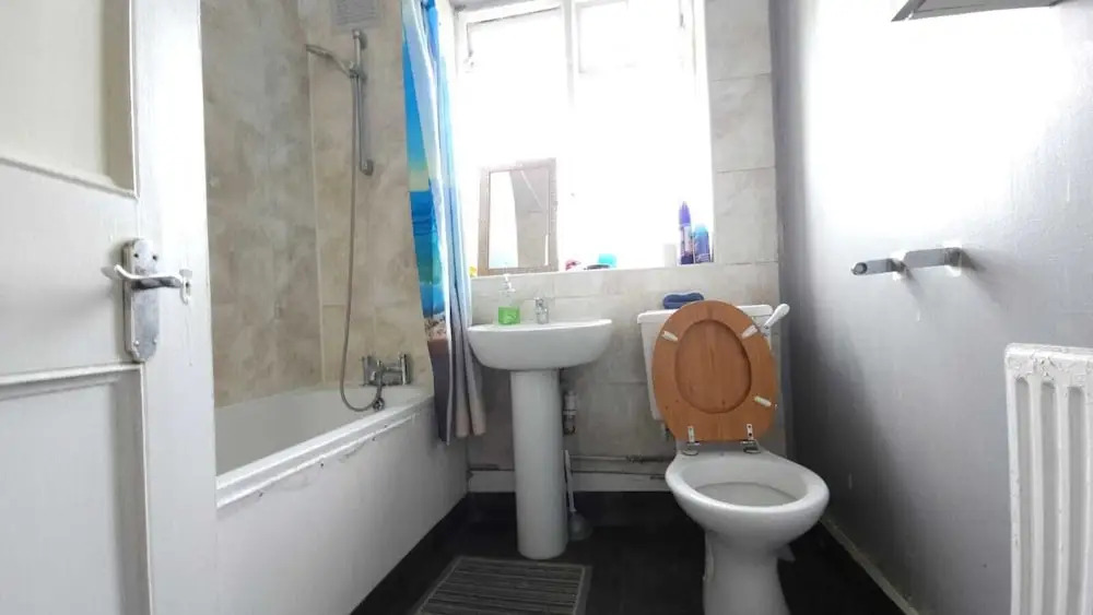 London Edgware Station Apartment