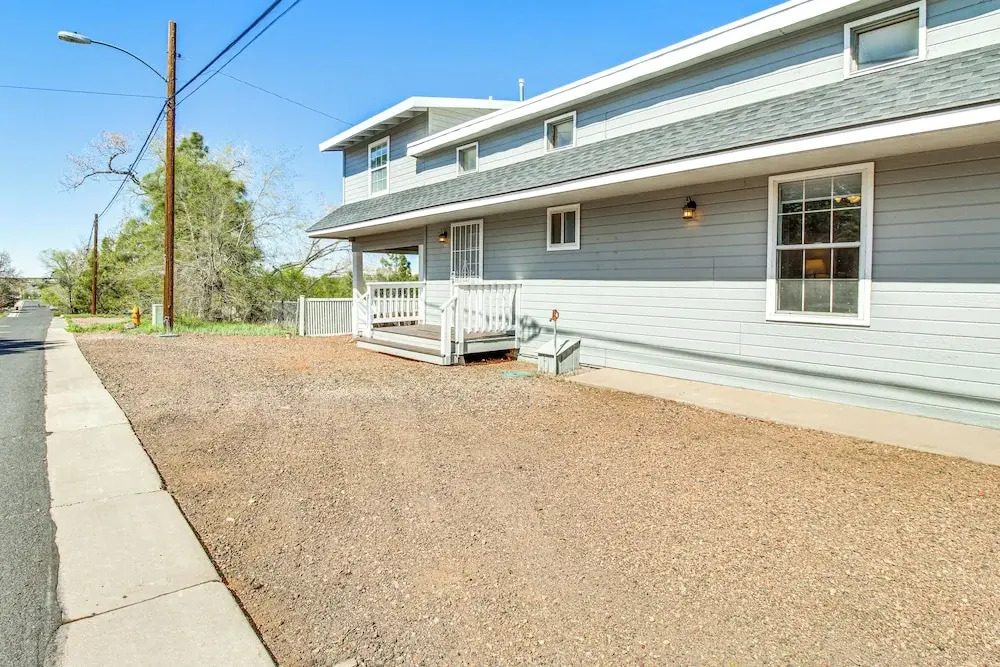 Walk to Dtwn Show Low: Townhome w/ Balcony