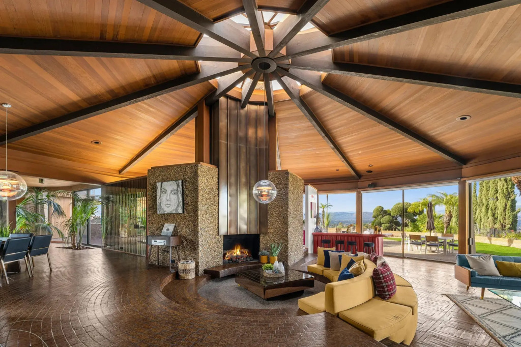 Via Vallarta - An Architecturally Significant California Modern Home