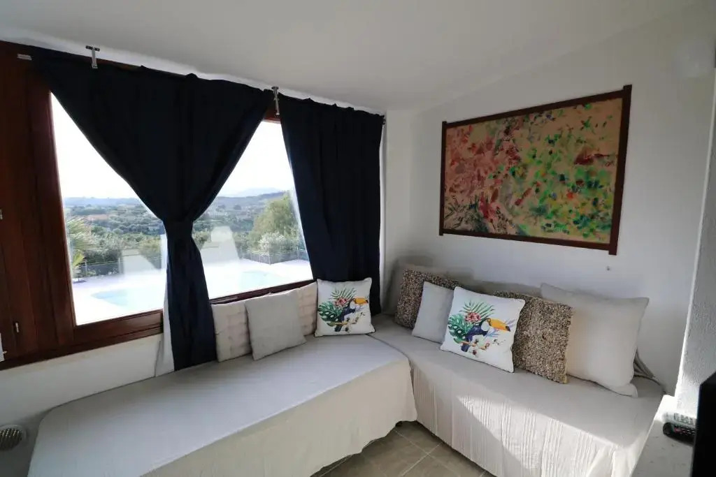 Carlo Apartments