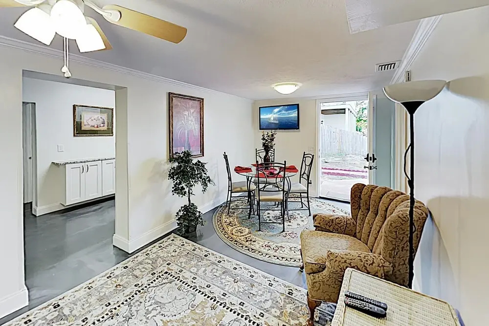 Newly Updated - Walk To Beach & Lagoon! 2 Bedroom Duplex