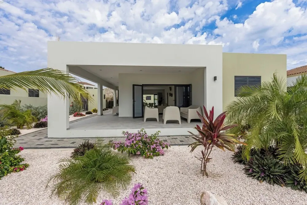 Infinity Blue villa with private pool at Mambo Beach
