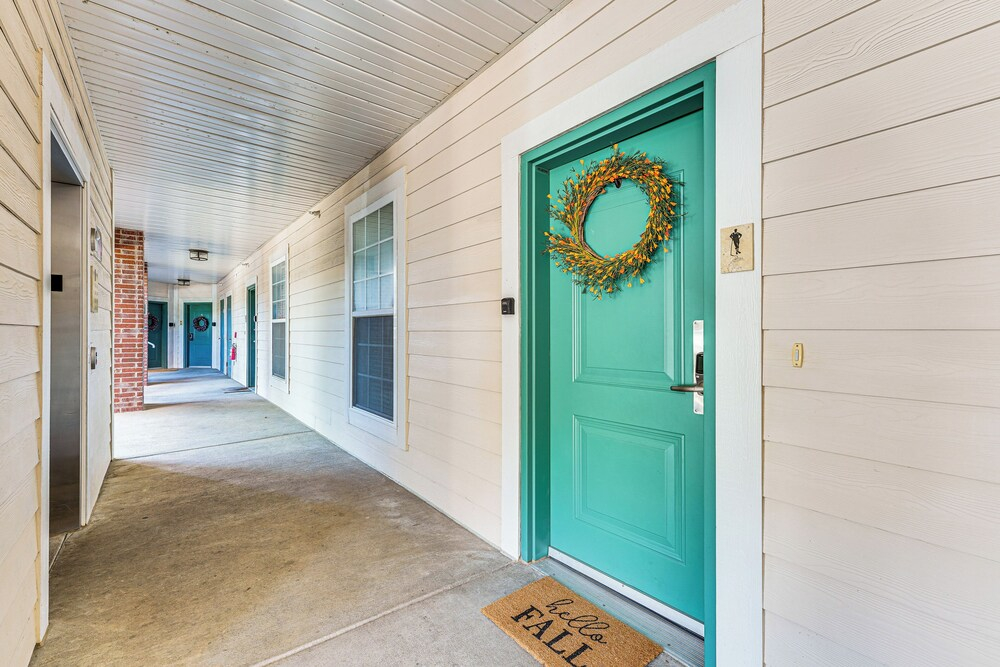 Quiet Condo w/ Patio: 3 Mi to Dtwn Branson!