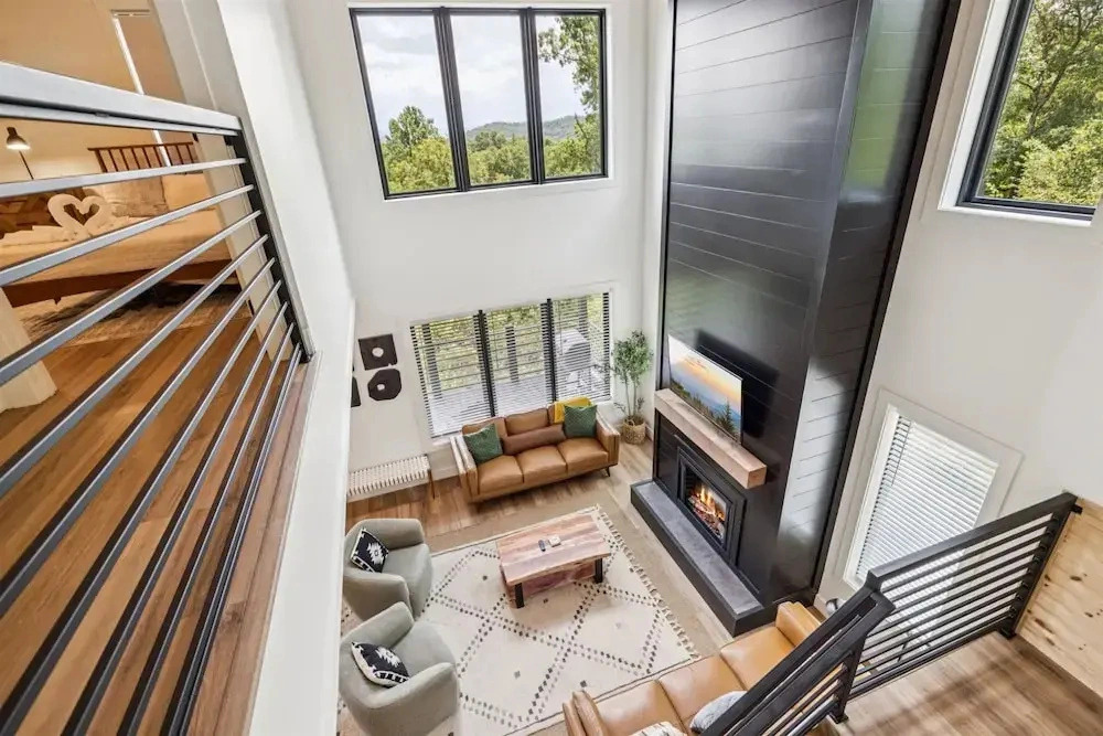 Luxury Cabin w Indoor Pool Hot Tub Game Room