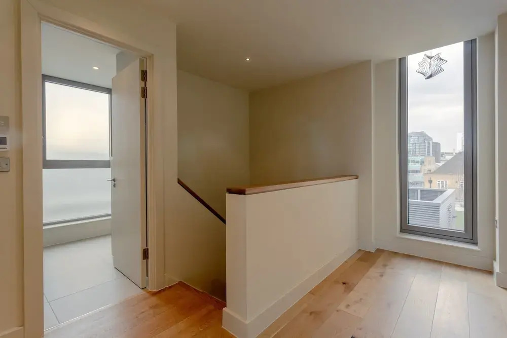 Charming 2 Bedroom Apartment Next to Maltby Market
