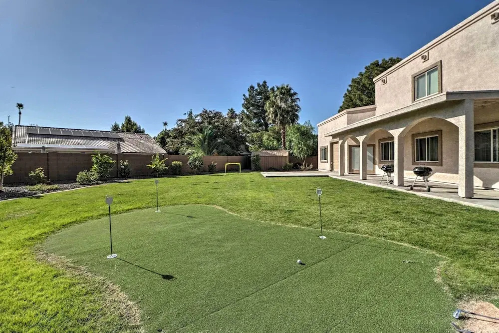 Lavish Family Escape w/ Game Room in Avondale