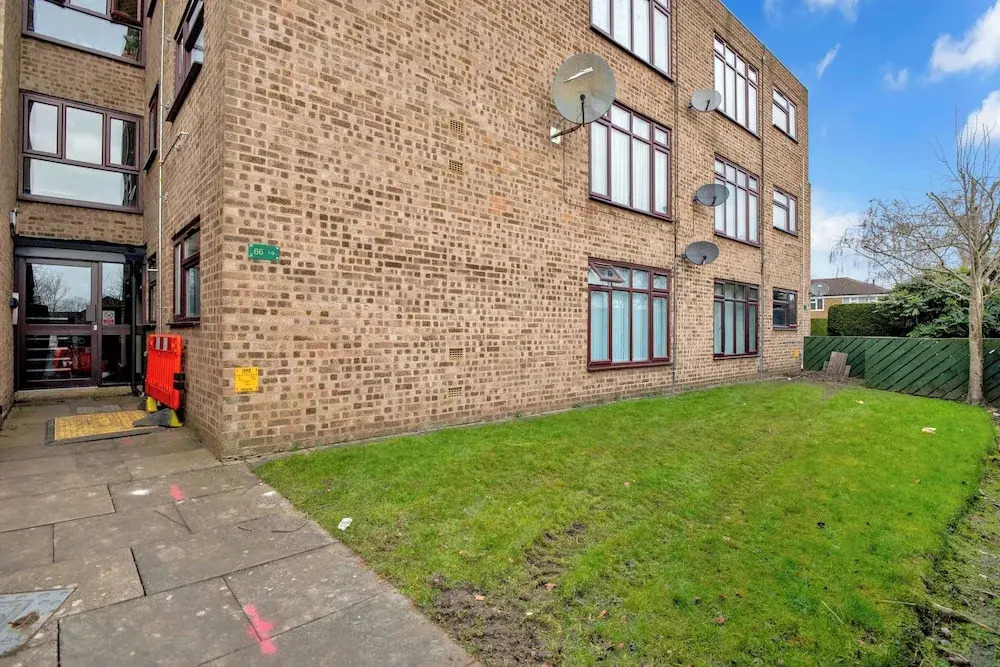 1bed-sleeps2-parking-nearcitycentre-jlr-nec