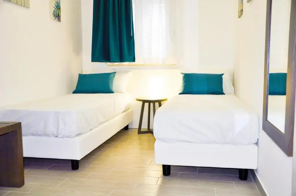 Leone Apartments