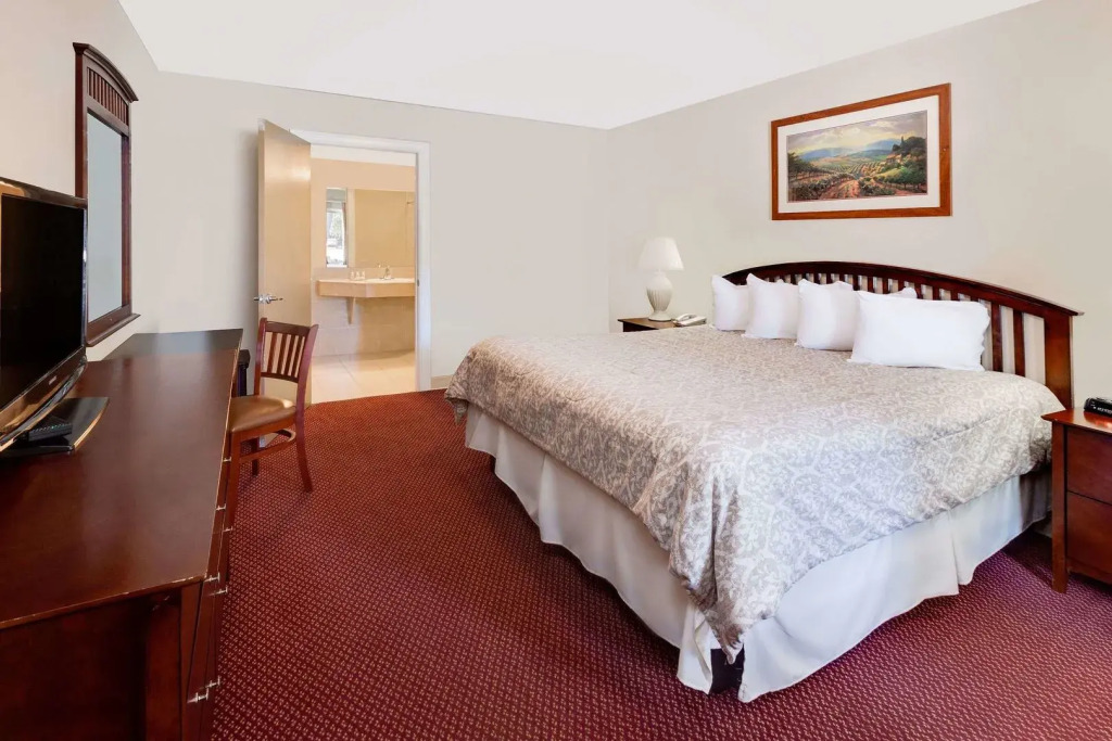 Super 8 by Wyndham Traverse City
