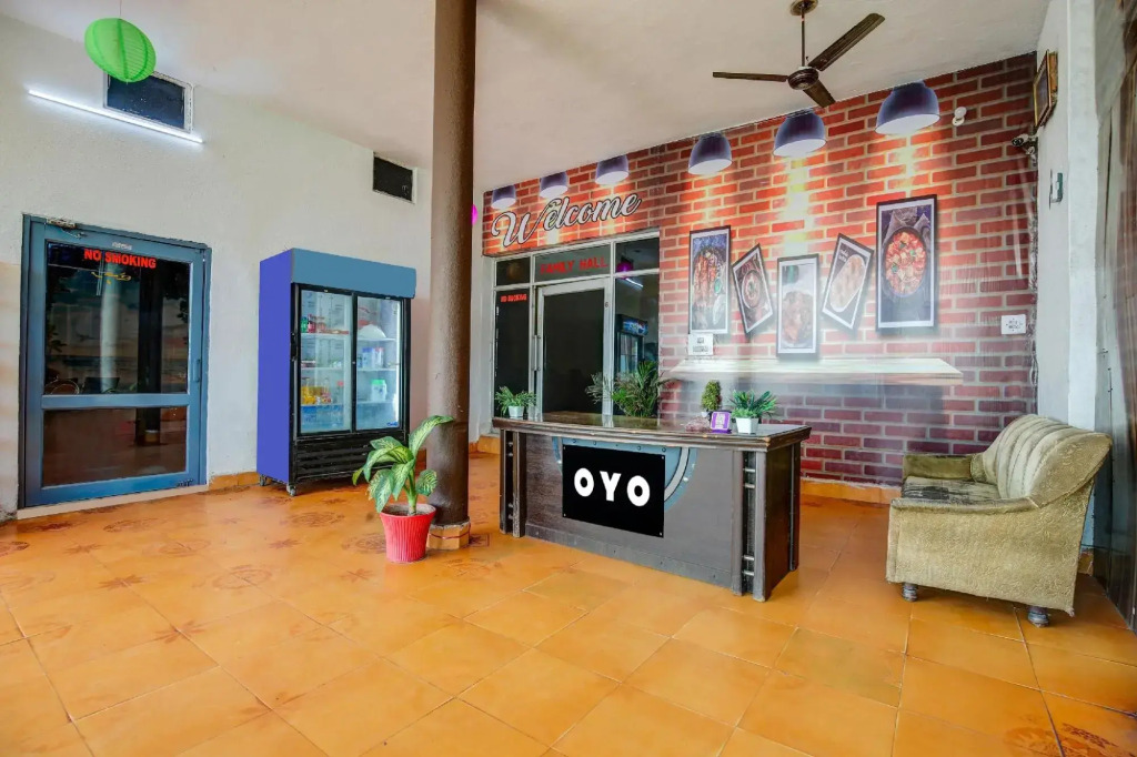 OYO 93433 Gill Hotel & Restaurant
