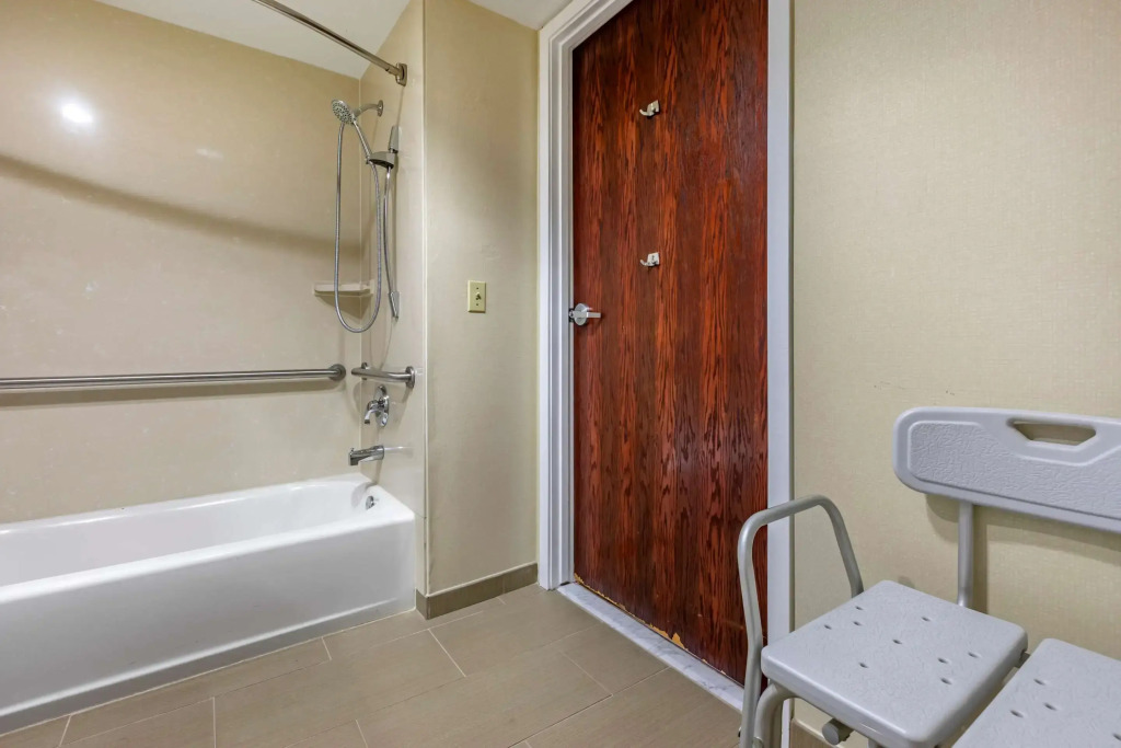 Comfort Suites Visalia - Convention Center