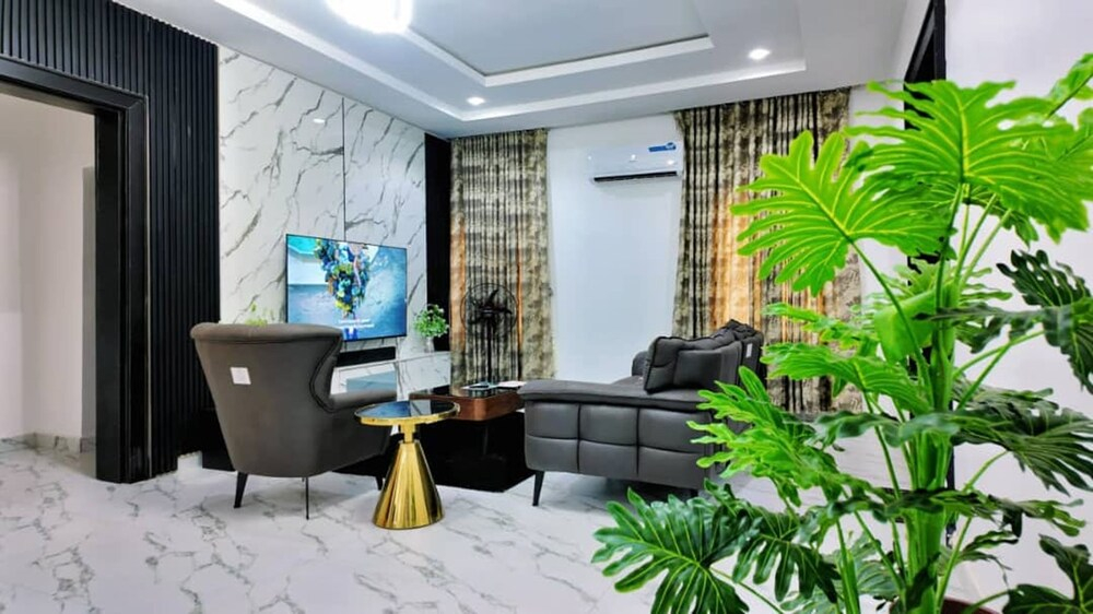 Dwellux Apartments